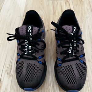 On Running Women’s Cloudsurfer